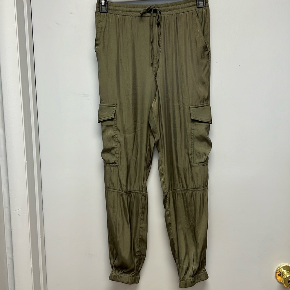Mustard Seed Women’s Satin Finish Cargo Joggers Size Small